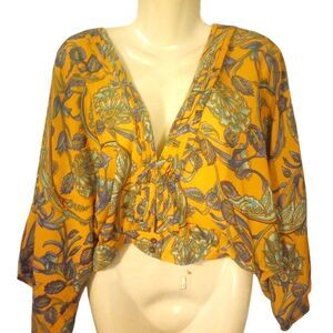 Floral print bell sleeve cropped blouse with pleated accents